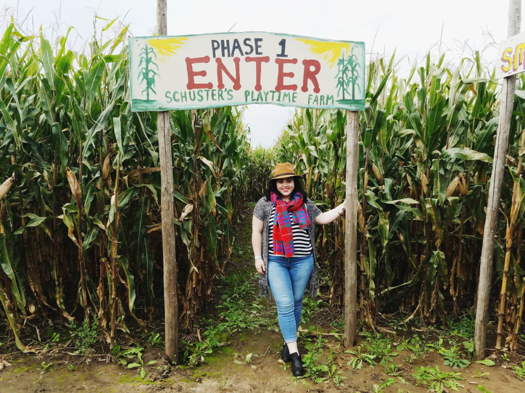 fall fashion blogger at corn maze